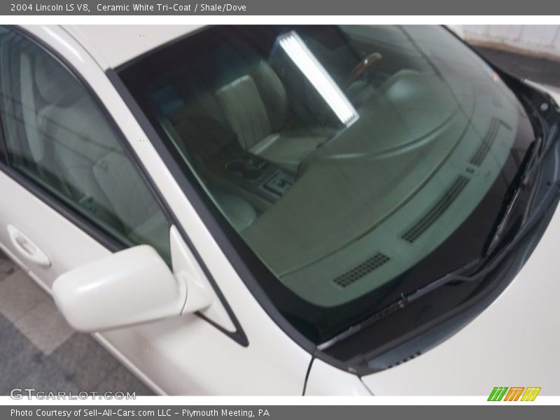 Ceramic White Tri-Coat / Shale/Dove 2004 Lincoln LS V8