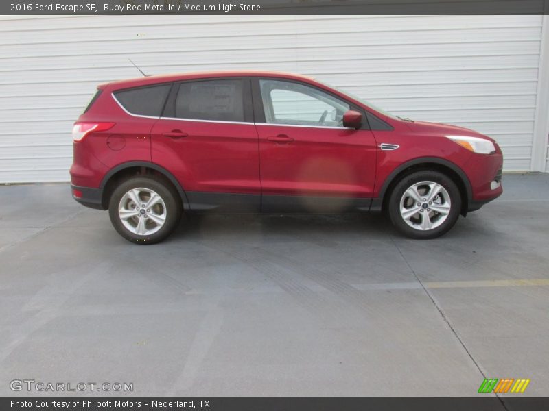 Ruby Red Metallic / Medium Light Stone 2016 Ford Escape SE