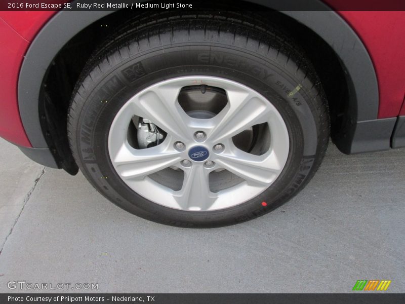 Ruby Red Metallic / Medium Light Stone 2016 Ford Escape SE