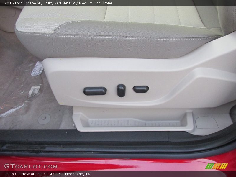 Ruby Red Metallic / Medium Light Stone 2016 Ford Escape SE