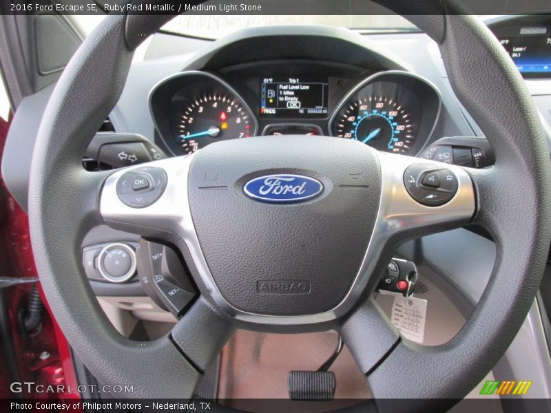 Ruby Red Metallic / Medium Light Stone 2016 Ford Escape SE