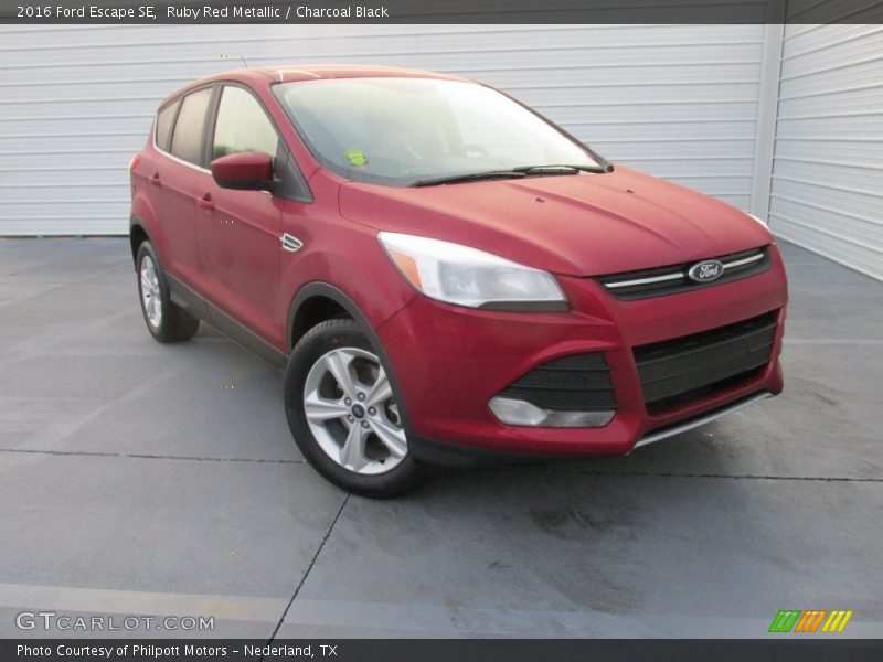 Ruby Red Metallic / Charcoal Black 2016 Ford Escape SE