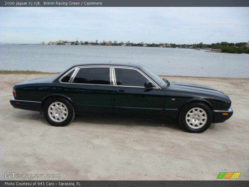 British Racing Green / Cashmere 2000 Jaguar XJ XJ8