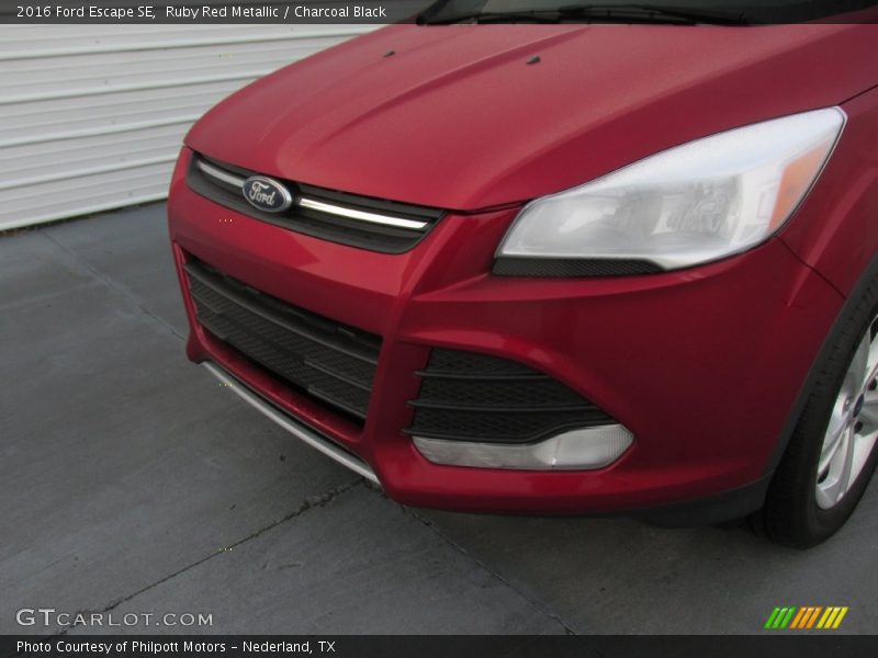 Ruby Red Metallic / Charcoal Black 2016 Ford Escape SE