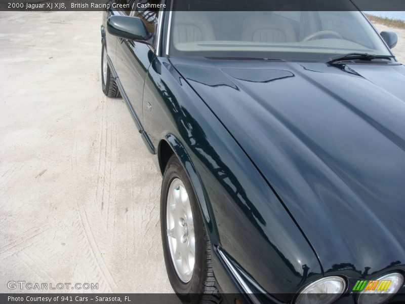 British Racing Green / Cashmere 2000 Jaguar XJ XJ8