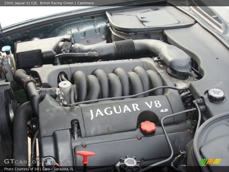 British Racing Green / Cashmere 2000 Jaguar XJ XJ8