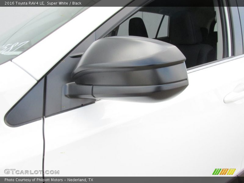 Super White / Black 2016 Toyota RAV4 LE
