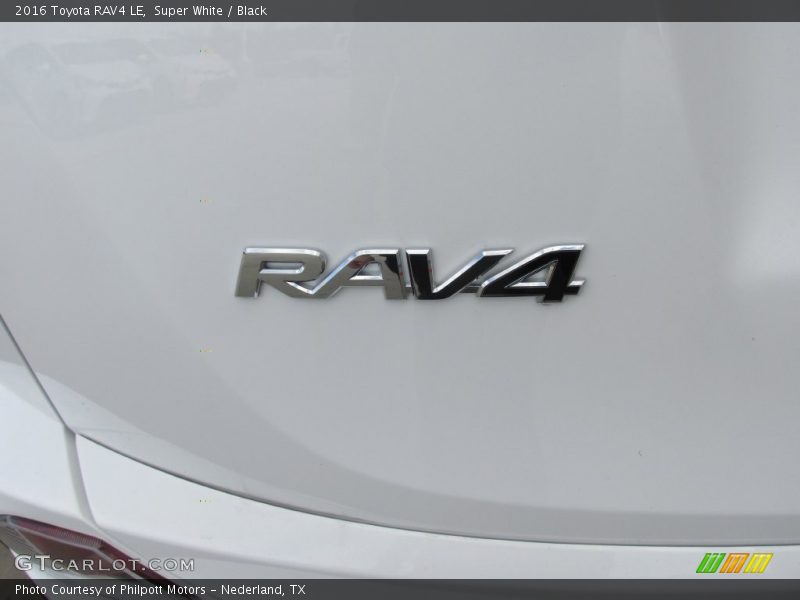 Super White / Black 2016 Toyota RAV4 LE