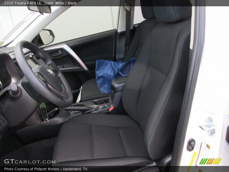 Super White / Black 2016 Toyota RAV4 LE