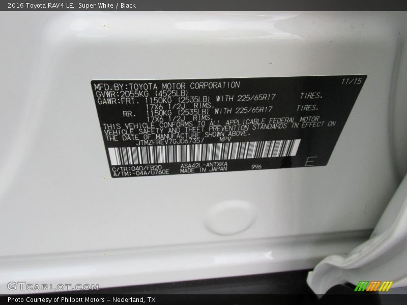 Super White / Black 2016 Toyota RAV4 LE