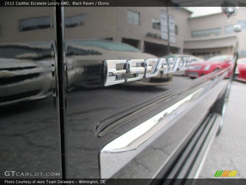 Black Raven / Ebony 2013 Cadillac Escalade Luxury AWD