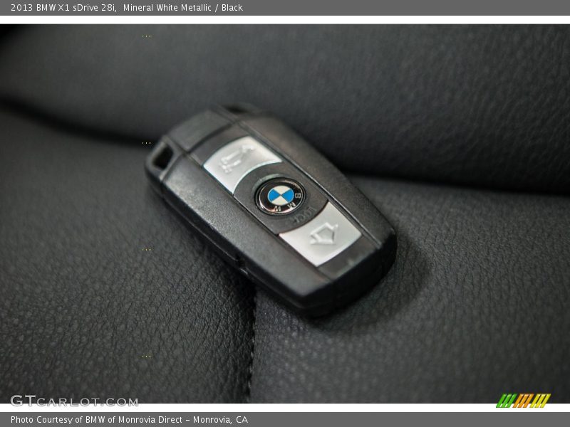 Mineral White Metallic / Black 2013 BMW X1 sDrive 28i