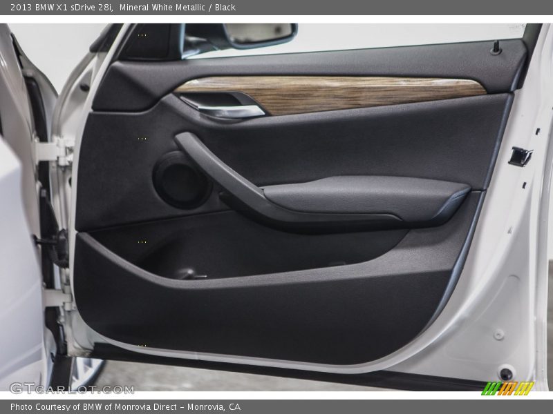 Mineral White Metallic / Black 2013 BMW X1 sDrive 28i