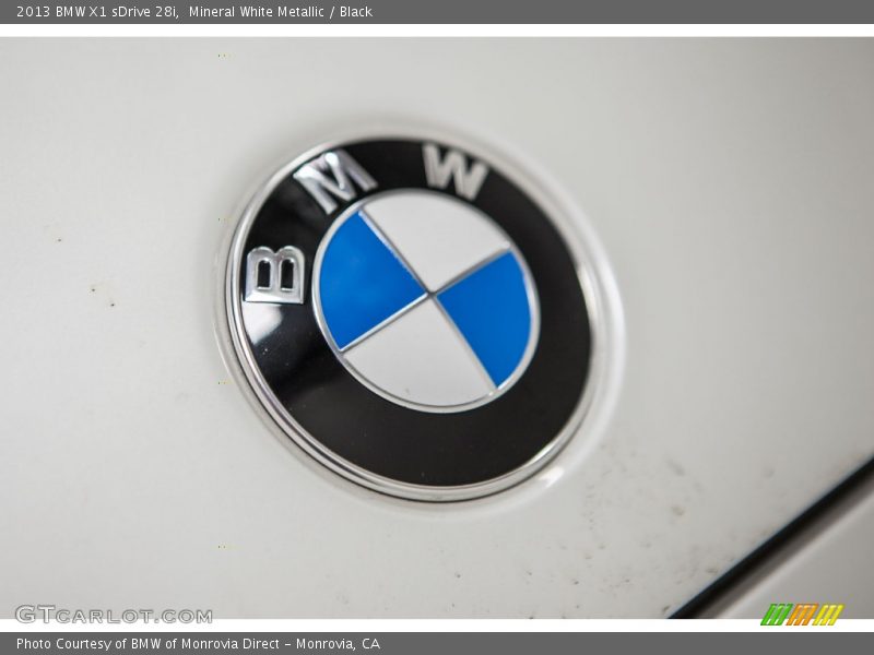 Mineral White Metallic / Black 2013 BMW X1 sDrive 28i