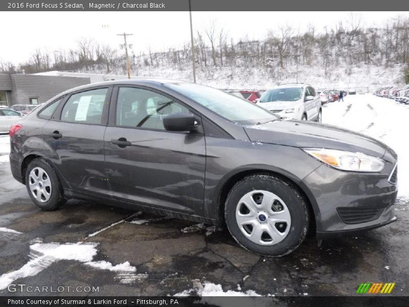 Magnetic / Charcoal Black 2016 Ford Focus S Sedan