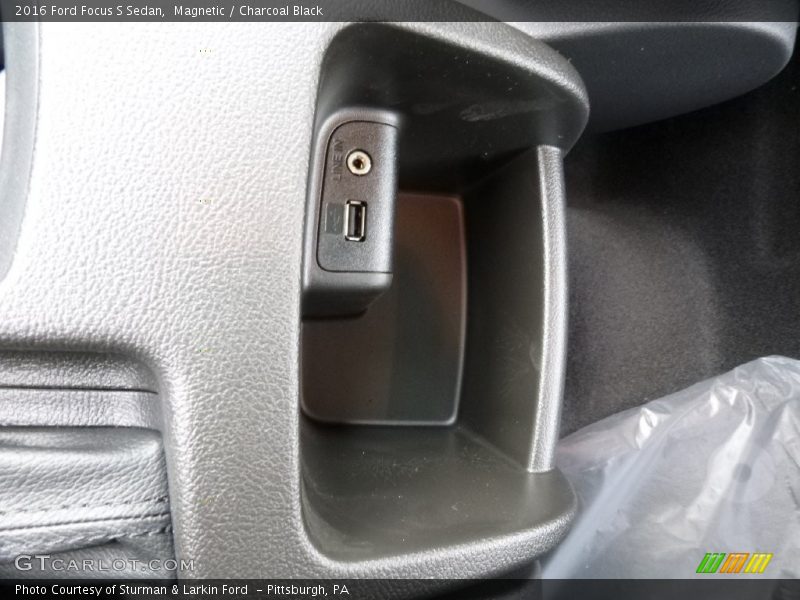 Magnetic / Charcoal Black 2016 Ford Focus S Sedan