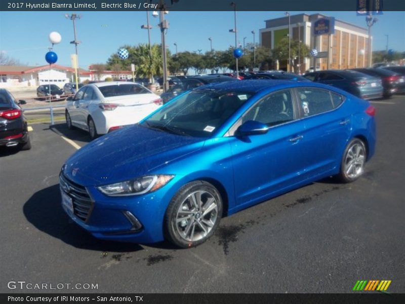 Front 3/4 View of 2017 Elantra Limited