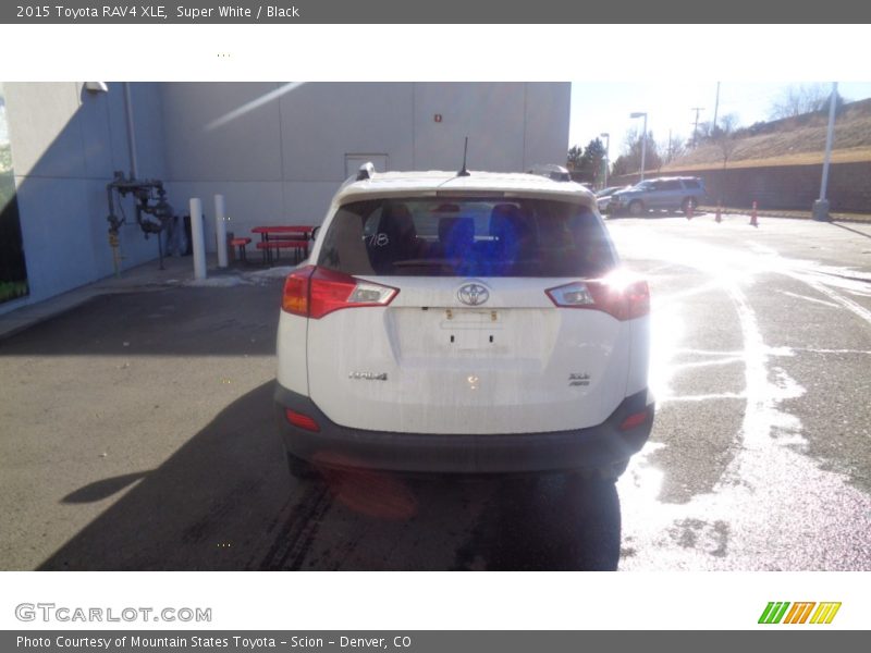 Super White / Black 2015 Toyota RAV4 XLE