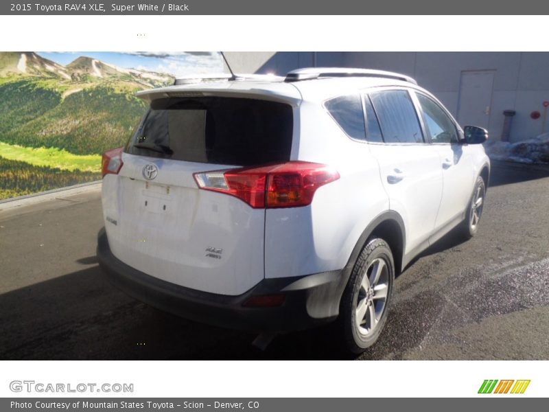 Super White / Black 2015 Toyota RAV4 XLE