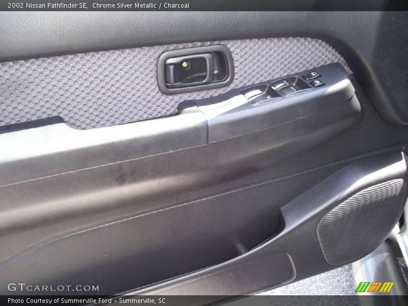 Chrome Silver Metallic / Charcoal 2002 Nissan Pathfinder SE