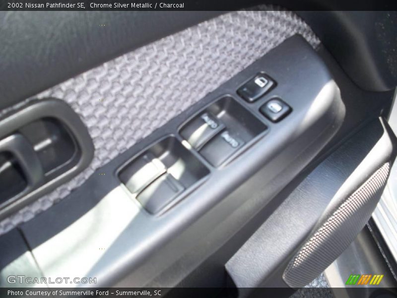 Chrome Silver Metallic / Charcoal 2002 Nissan Pathfinder SE