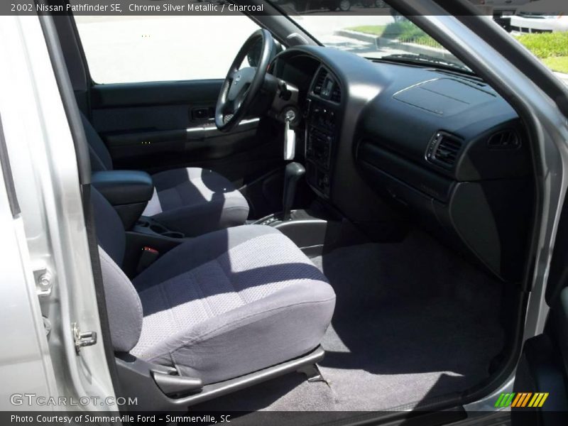 Chrome Silver Metallic / Charcoal 2002 Nissan Pathfinder SE