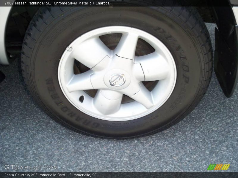 Chrome Silver Metallic / Charcoal 2002 Nissan Pathfinder SE