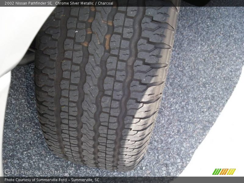 Chrome Silver Metallic / Charcoal 2002 Nissan Pathfinder SE