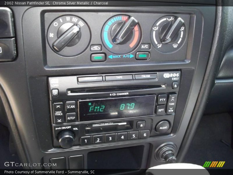 Chrome Silver Metallic / Charcoal 2002 Nissan Pathfinder SE
