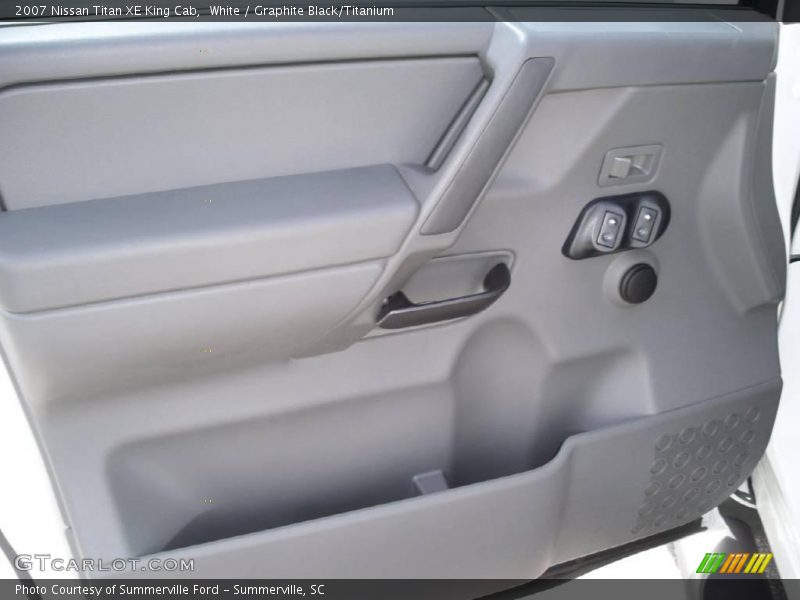 White / Graphite Black/Titanium 2007 Nissan Titan XE King Cab