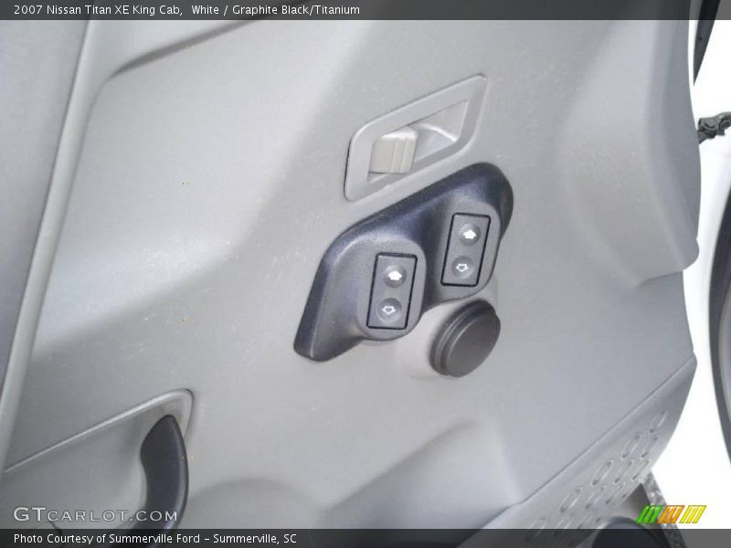 White / Graphite Black/Titanium 2007 Nissan Titan XE King Cab
