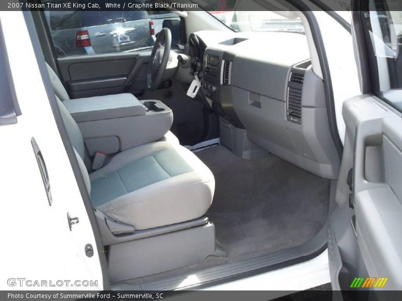 White / Graphite Black/Titanium 2007 Nissan Titan XE King Cab