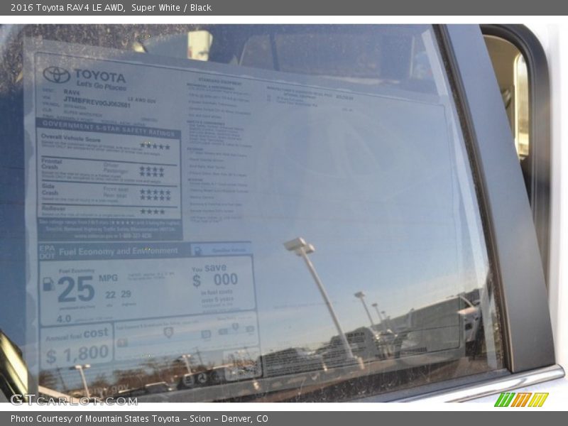 Super White / Black 2016 Toyota RAV4 LE AWD