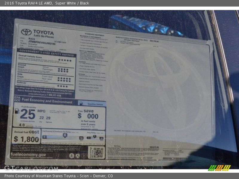 Super White / Black 2016 Toyota RAV4 LE AWD