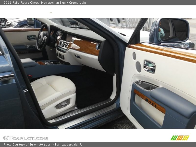 Metropolitan Blue / Creme Light 2011 Rolls-Royce Ghost