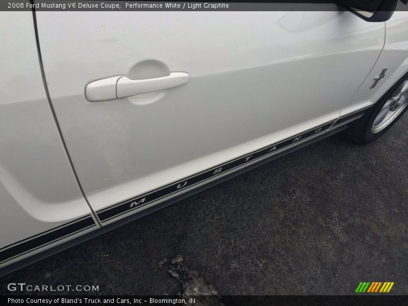 Performance White / Light Graphite 2008 Ford Mustang V6 Deluxe Coupe