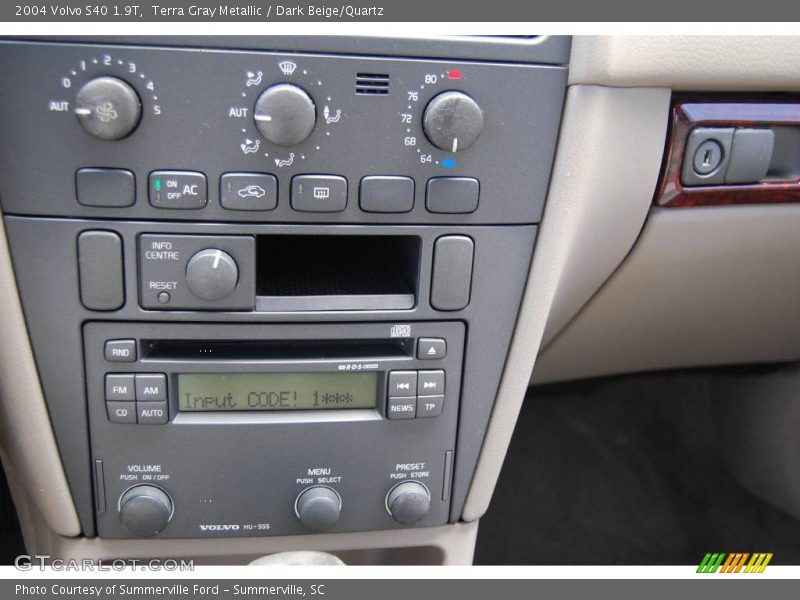 Terra Gray Metallic / Dark Beige/Quartz 2004 Volvo S40 1.9T