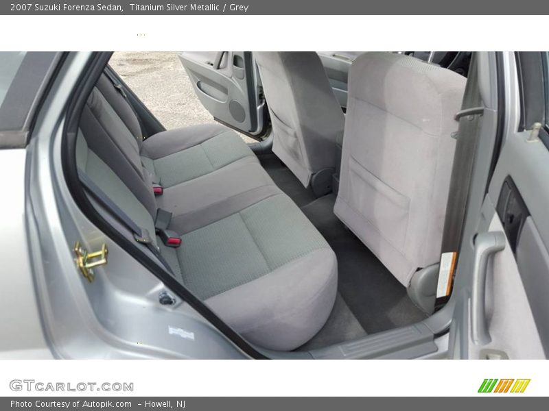 Titanium Silver Metallic / Grey 2007 Suzuki Forenza Sedan