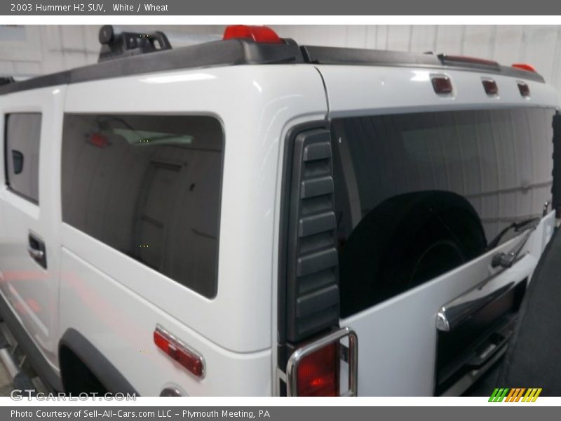 White / Wheat 2003 Hummer H2 SUV