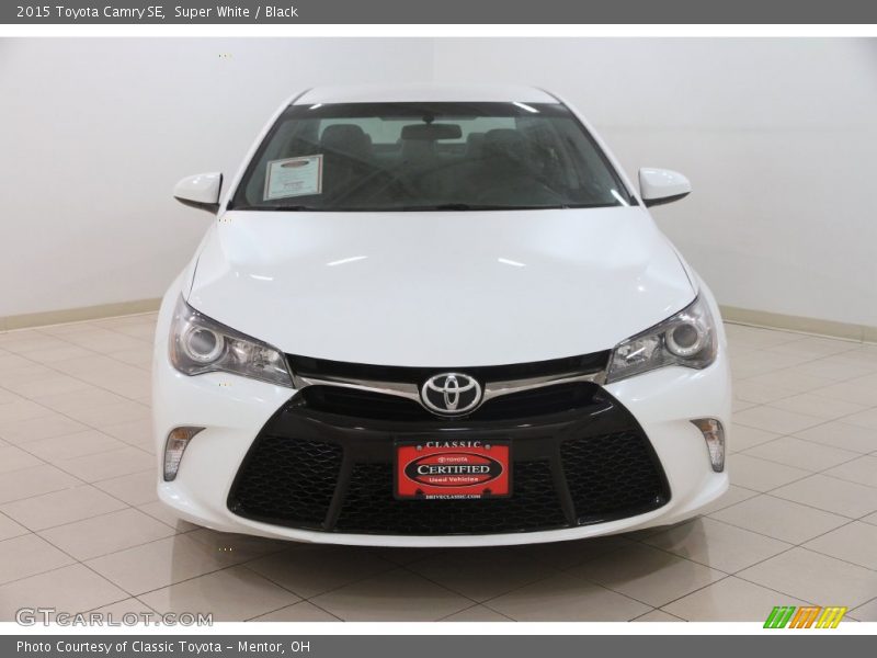 Super White / Black 2015 Toyota Camry SE