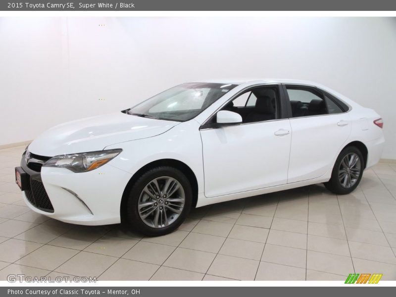 Super White / Black 2015 Toyota Camry SE