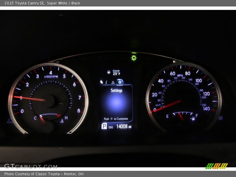 Super White / Black 2015 Toyota Camry SE