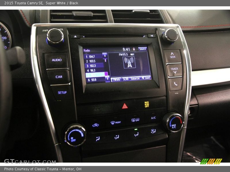 Super White / Black 2015 Toyota Camry SE