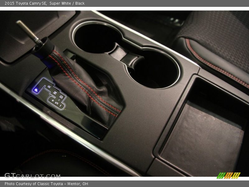 Super White / Black 2015 Toyota Camry SE