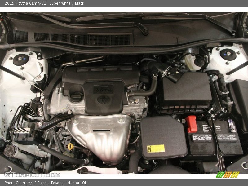 Super White / Black 2015 Toyota Camry SE