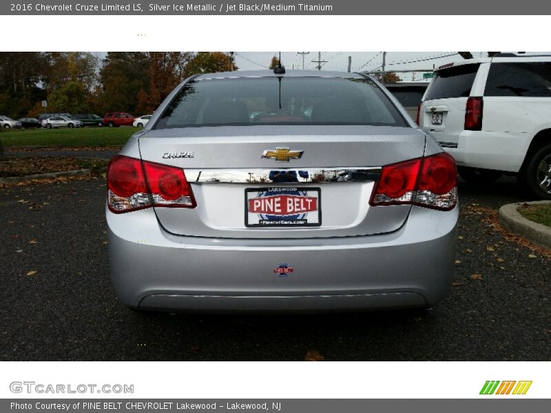 Silver Ice Metallic / Jet Black/Medium Titanium 2016 Chevrolet Cruze Limited LS