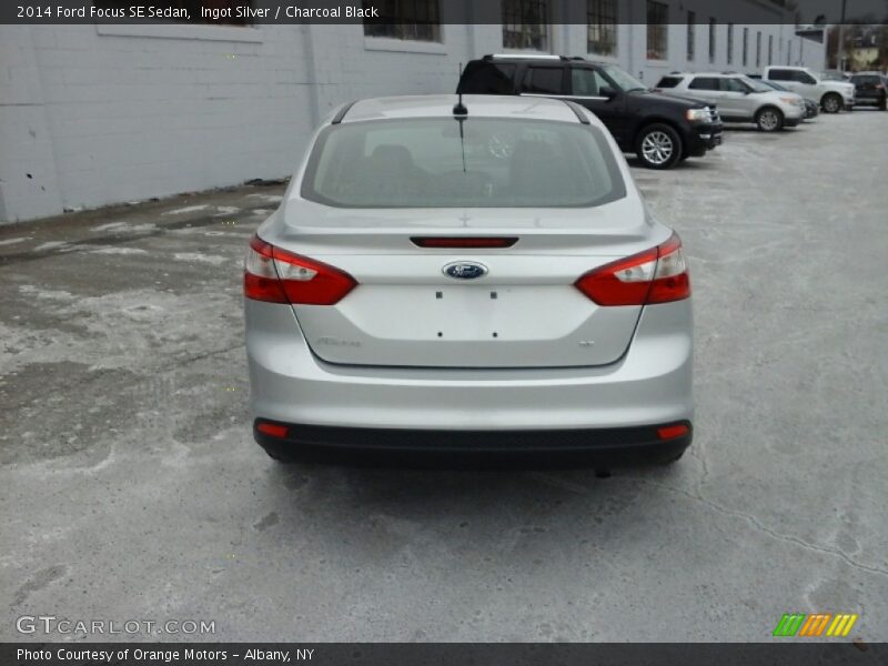 Ingot Silver / Charcoal Black 2014 Ford Focus SE Sedan