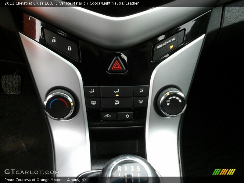 Silver Ice Metallic / Cocoa/Light Neutral Leather 2011 Chevrolet Cruze ECO