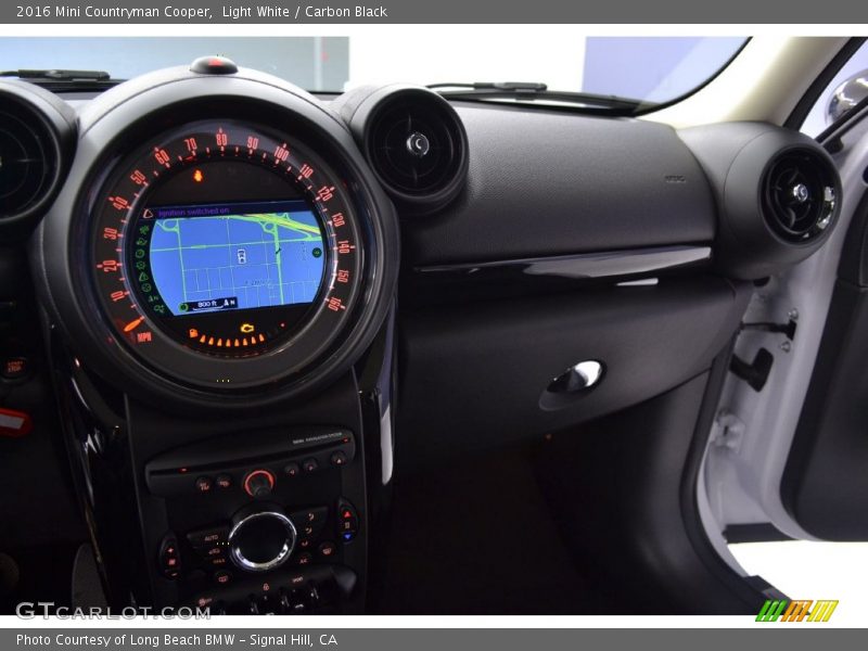 Light White / Carbon Black 2016 Mini Countryman Cooper