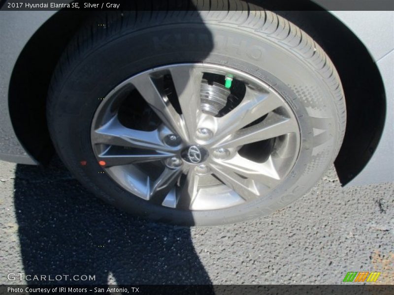 Silver / Gray 2017 Hyundai Elantra SE